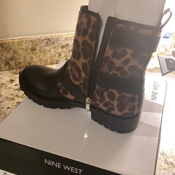 Women’s boots, zip up on inside - Picture 2 of 2